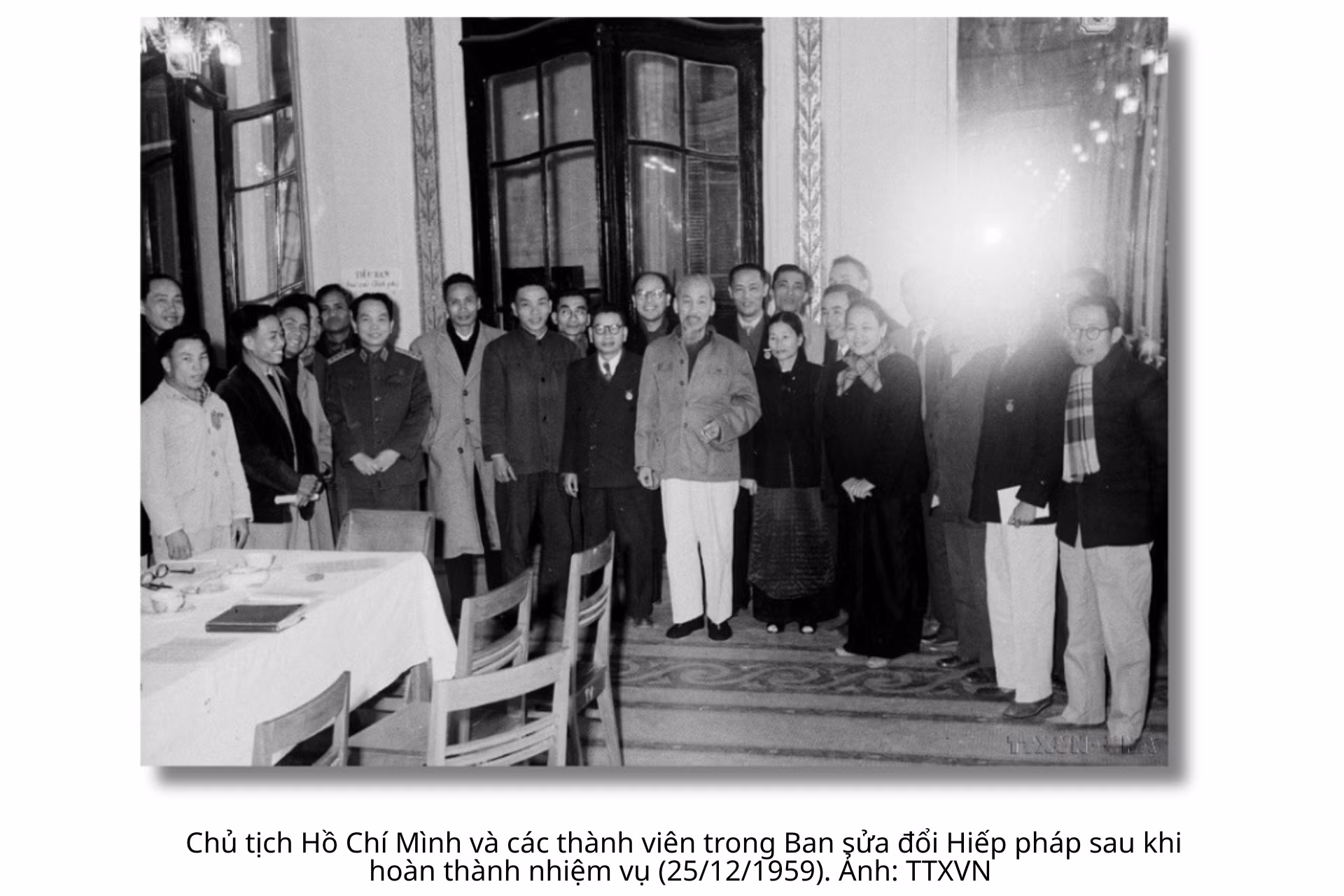 quoc-hoi-khoa-i-10-4830.png