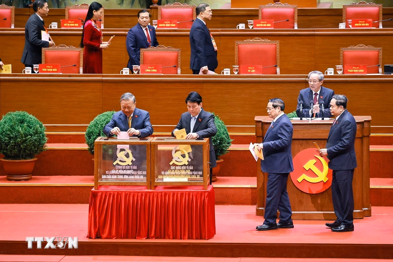 ttxvn-dai-hoi-xiv-cua-dang-bau-ban-chap-hanh-trung-uong-khoa-xiv-8546228.jpg