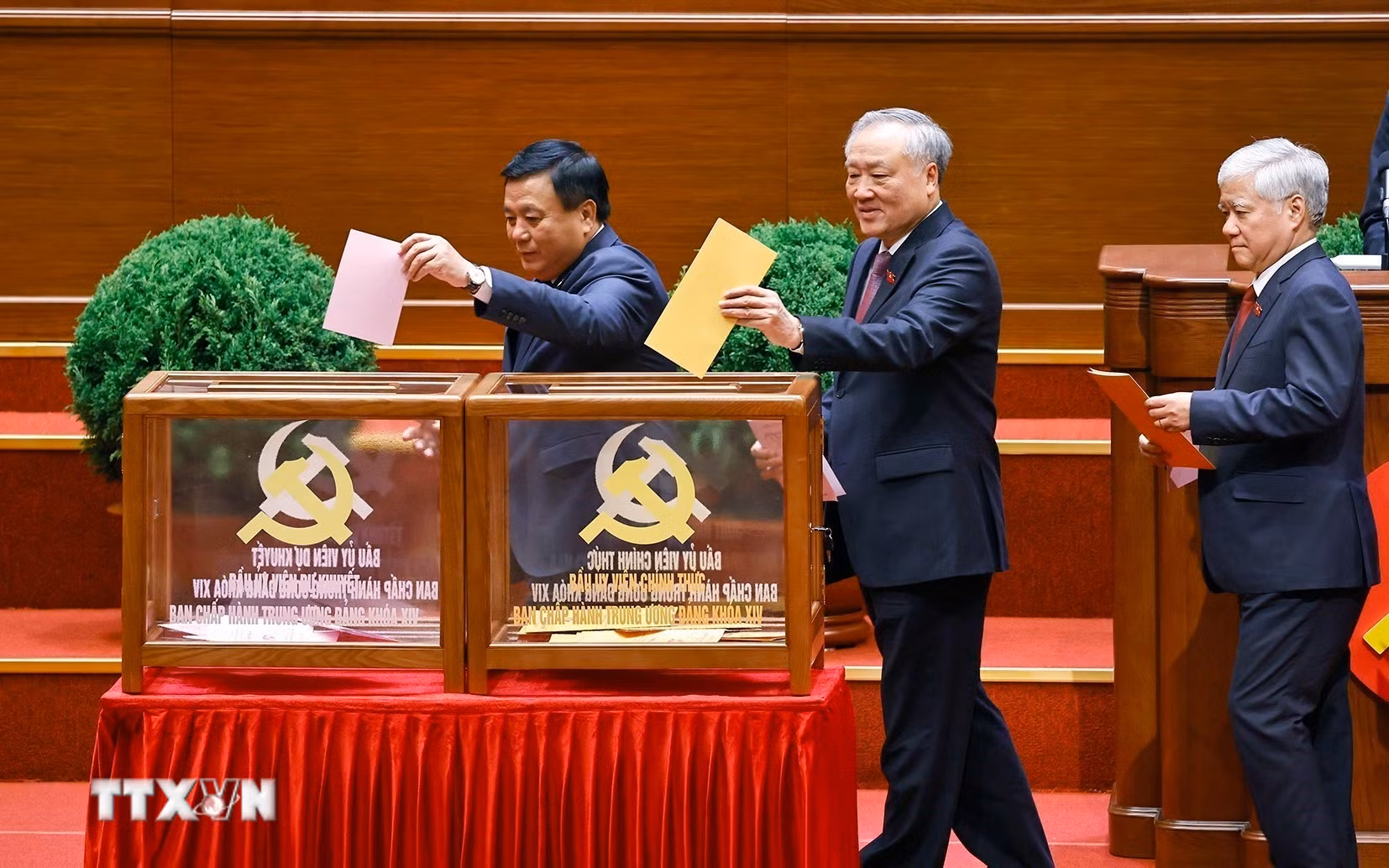 ttxvn-dai-hoi-xiv-cua-dang-bau-ban-chap-hanh-trung-uong-khoa-xiv-8546132-2.jpg