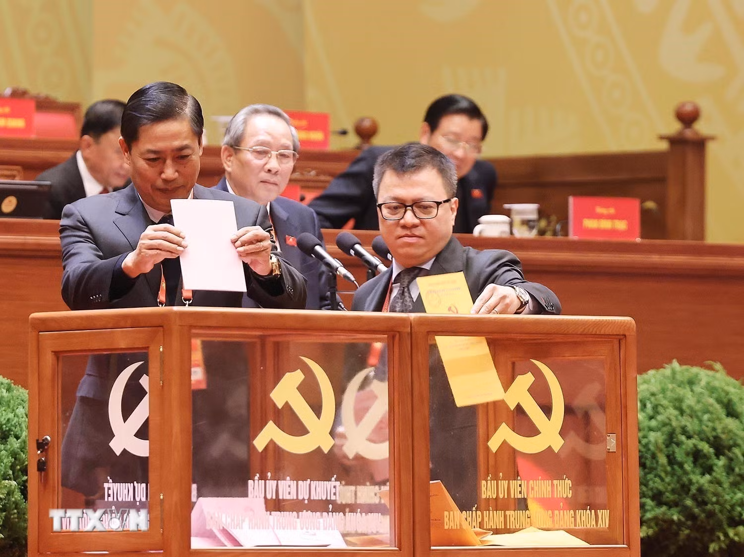 ttxvn-dai-hoi-xiv-cua-dang-bau-ban-chap-hanh-trung-uong-khoa-xiv-8546268.jpg