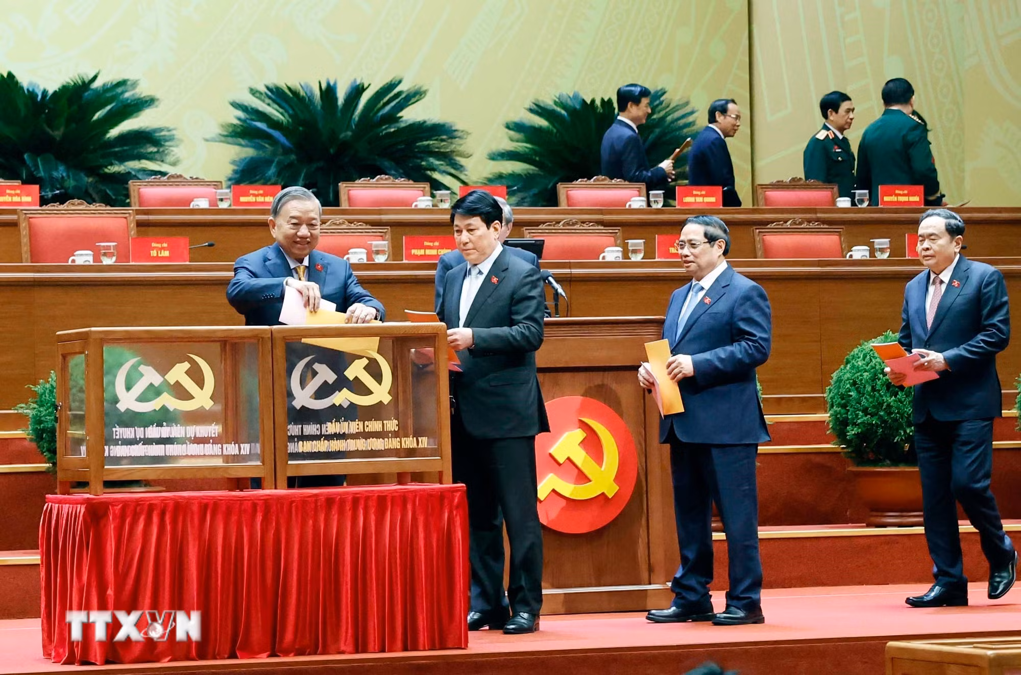 ttxvn-dai-hoi-xiv-cua-dang-bau-bch-trung-uong-dang-khoa-xiv-8546398.jpg