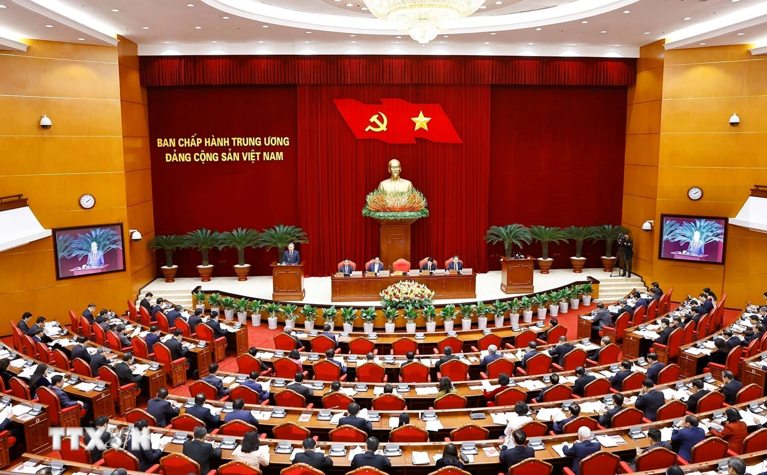 Phiên khai mạc Hội nghị Ban Chấp hành Trung ương Đảng khóa XIII. (Ảnh: Doãn Tấn/TTXVN)