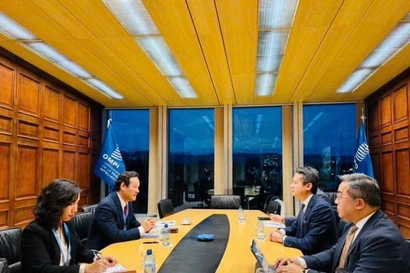 Đại sứ Mai Phan Dũng làm việc với WIPO. (Ảnh: TTXVN phát)