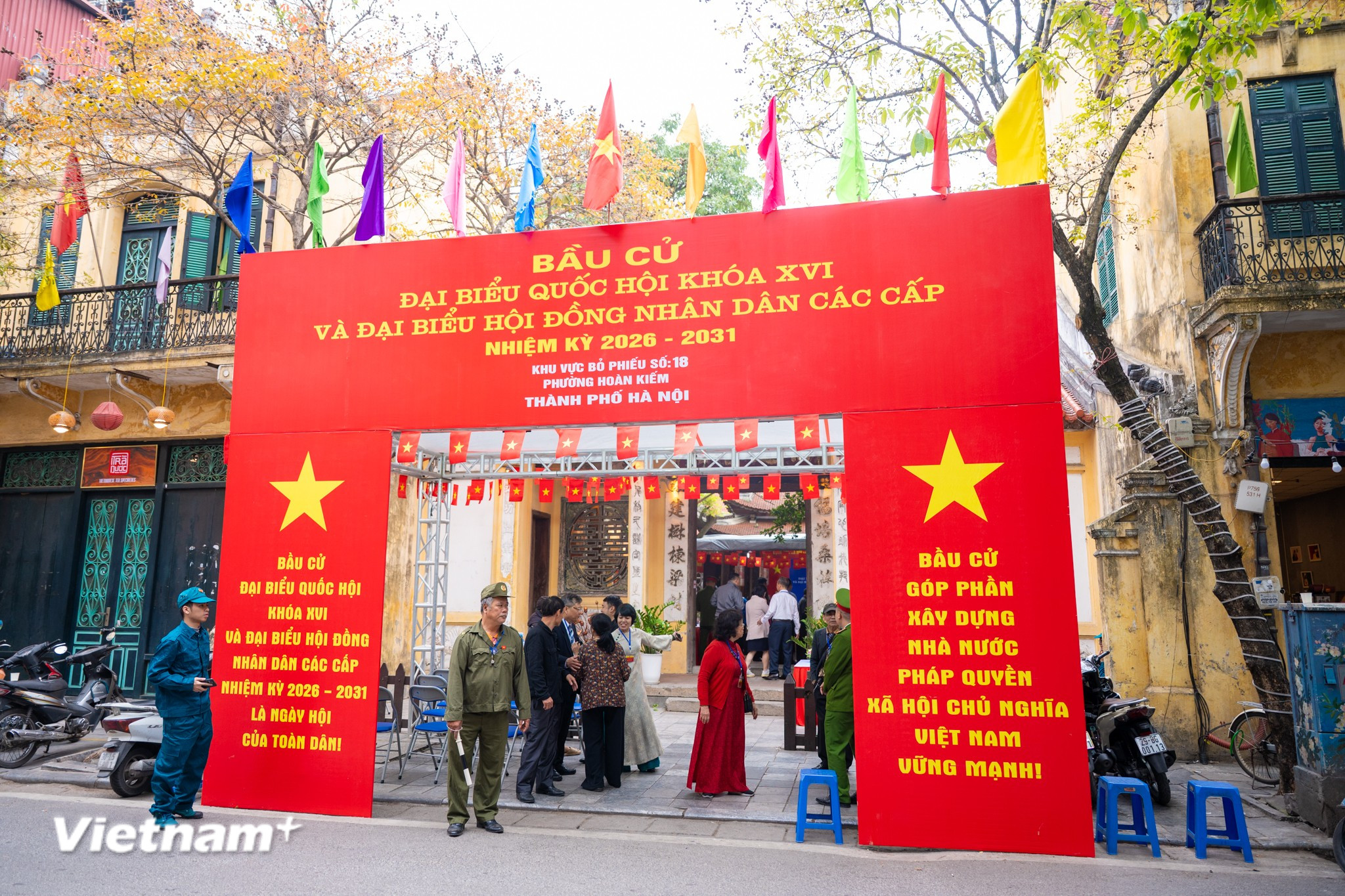 Di tích 40 Lãn Ông (Hội quán Phúc Kiến) là điểm bỏ phiếu của các tổ dân phố Hàng Bồ số 3, số 5, số 6. (Ảnh: Minh Sơn/Vietnam+)