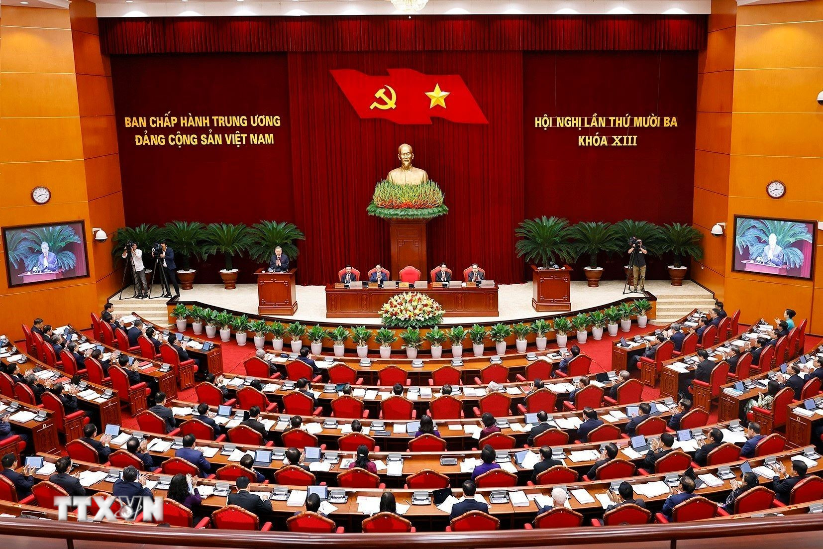 Phiên khai mạc Hội nghị lần thứ mười ba, Ban Chấp hành Trung ương Đảng khóa XIII. (Ảnh: Doãn Tấn/TTXVN)