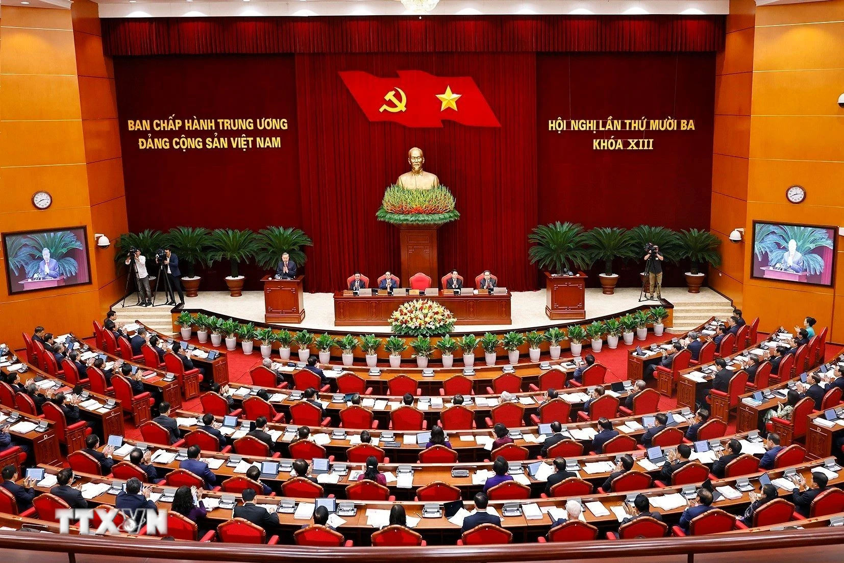 Phiên khai mạc Hội nghị lần thứ mười ba, Ban Chấp hành Trung ương Đảng khóa XIII. (Ảnh: Doãn Tấn/TTXVN)