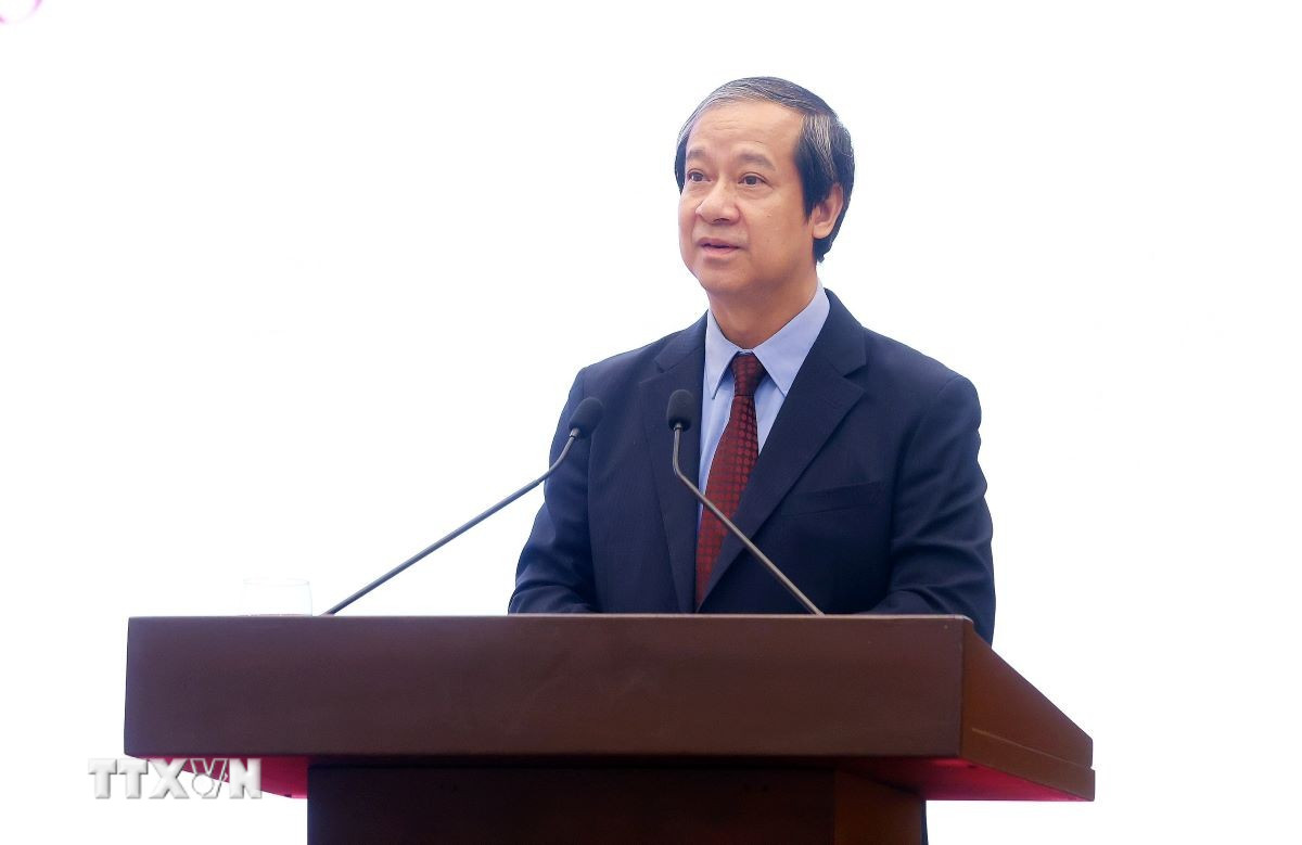 Ông Nguyễn Kim Sơn, Ủy viên Trung ương Đảng, Bộ trưởng Bộ Giáo dục và Đào tạo trả lời câu hỏi của phóng viên các cơ quan thông tấn, báo chí. (Ảnh: Phạm Kiên/TTXVN)