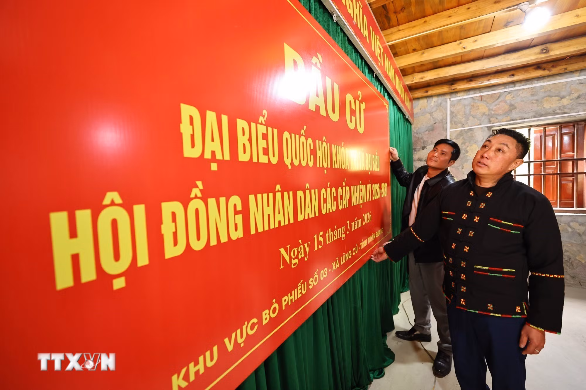 ttxvn-bau-cu-quoc-hoi-va-hdnd-dong-bao-noi-cuc-bac-to-quoc-huong-ve-ngay-hoi-toan-dan-8636247-8.jpg