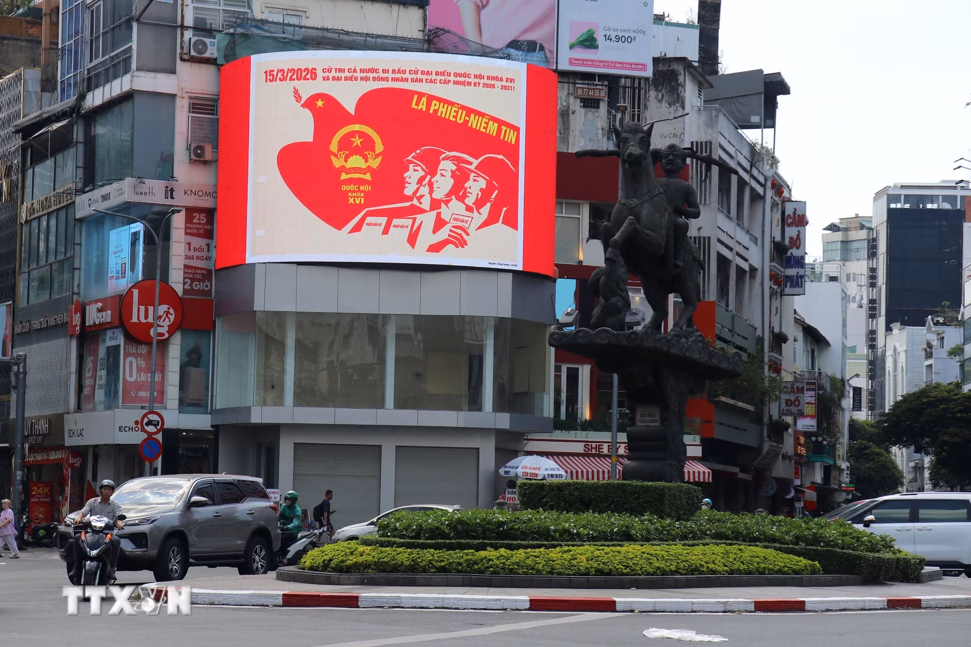 ttxvn-bau-cu-quoc-hoi-va-hdnd-tp-ho-chi-minh-rop-co-hoa-san-sang-cho-ngay-hoi-toan-dan-8635145-6.jpg