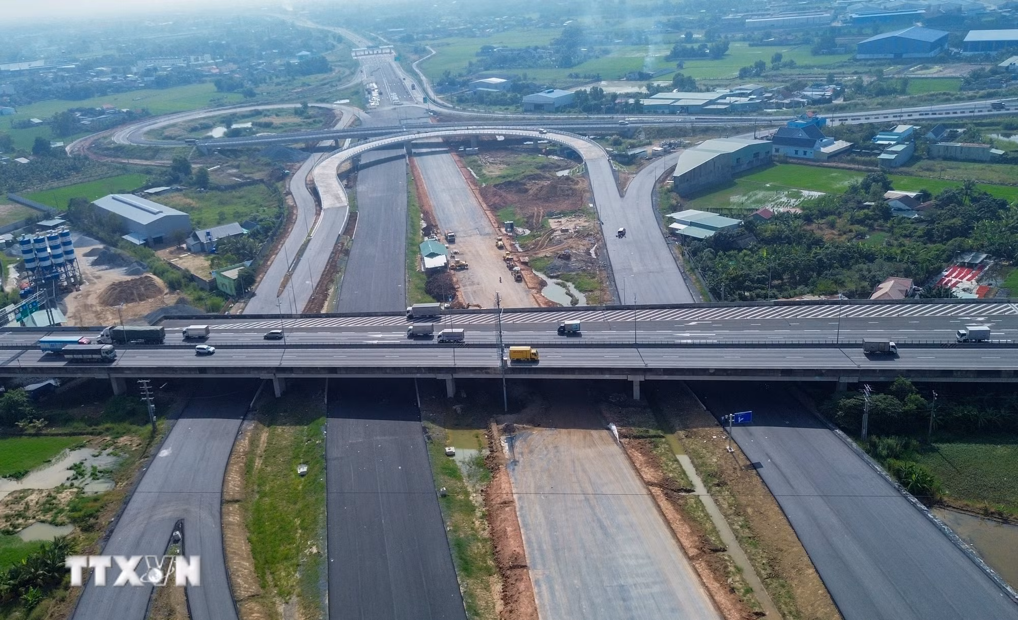 ttxvn-vanh-dai-3-thanh-pho-ho-chi-minh-doan-qua-tay-ninh-8479170.jpg