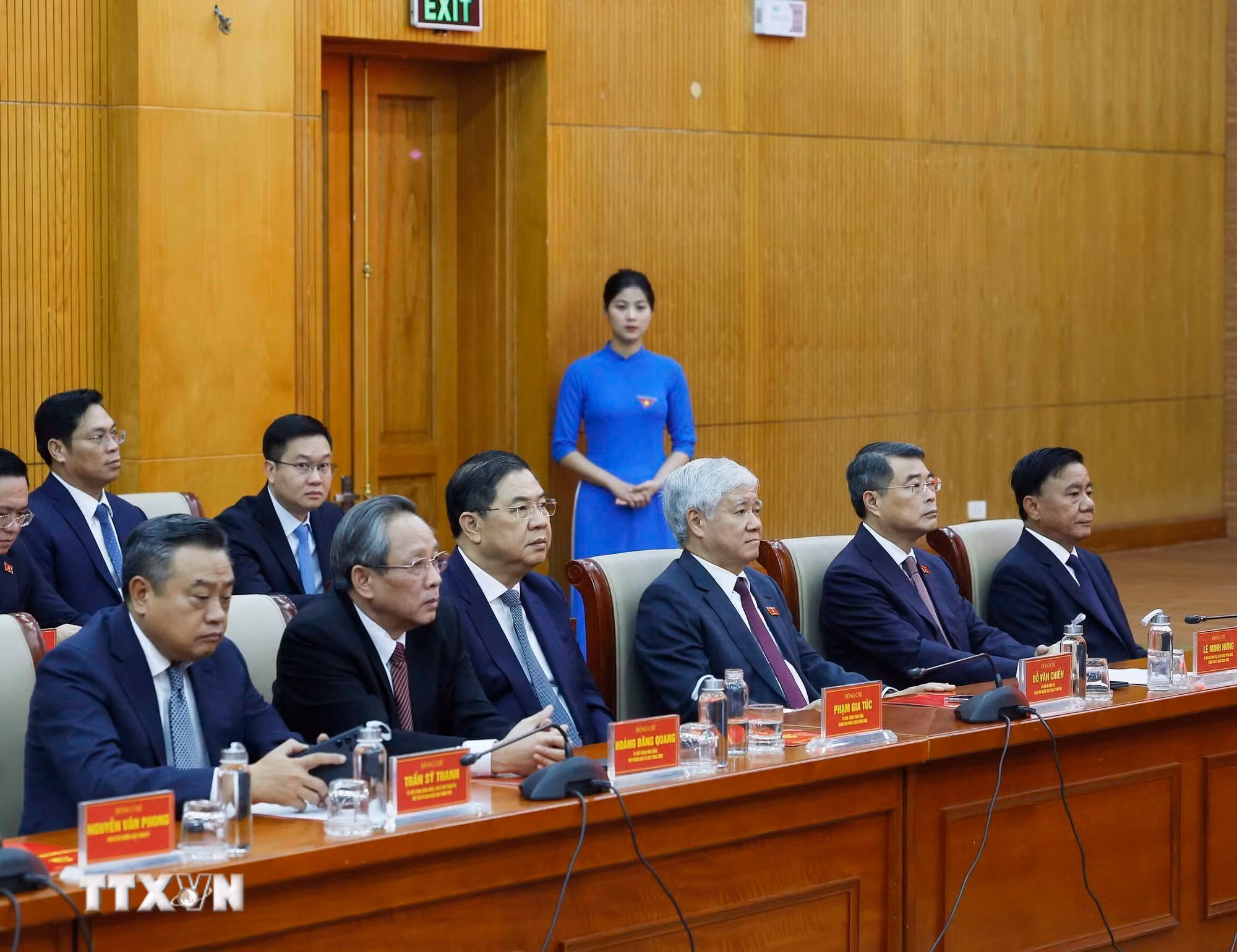 ttxvn-dong-chi-bui-thi-minh-hoai-giu-chuc-bi-thu-dang-uy-mat-tran-to-quoc-cac-doan-the-trung-uong-8384619.jpg