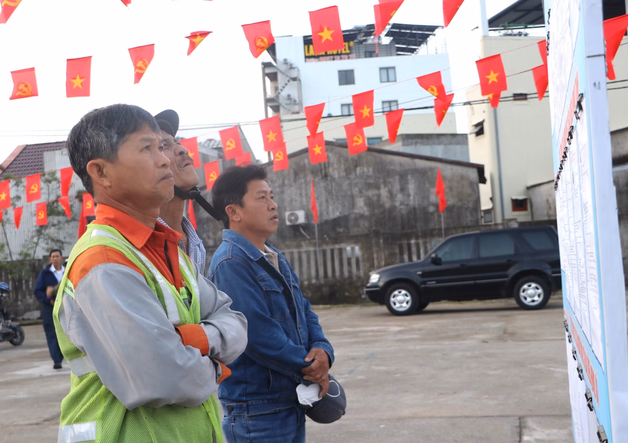 bau-cu-quoc-hoi-va-hdnd-cac-cap-ngay-hoi-non-song-tai-khu-kinh-te-dung-quat-quang-ngai-8641577-2.jpg