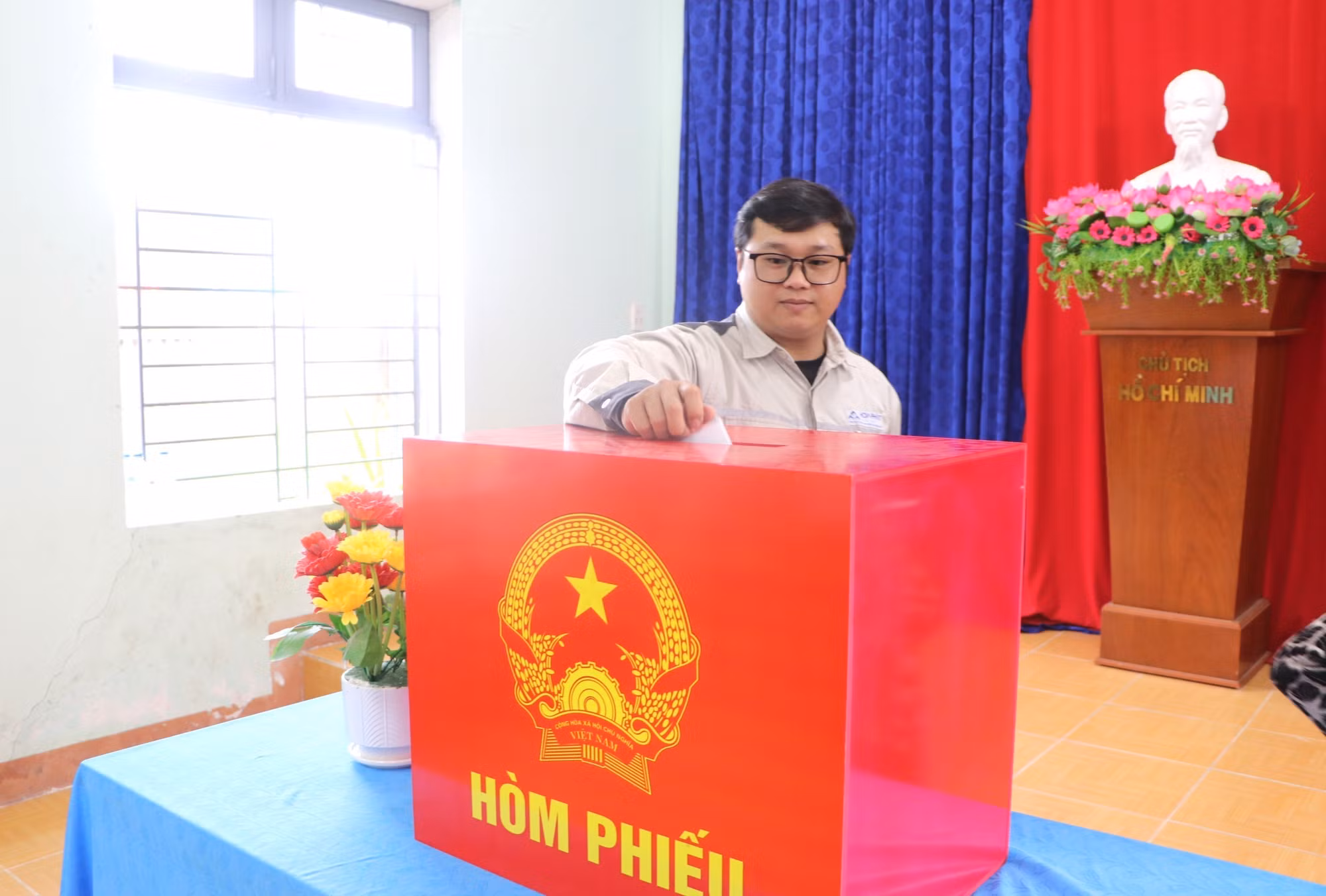 bau-cu-quoc-hoi-va-hdnd-cac-cap-ngay-hoi-non-song-tai-khu-kinh-te-dung-quat-quang-ngai-8641577-3.jpg