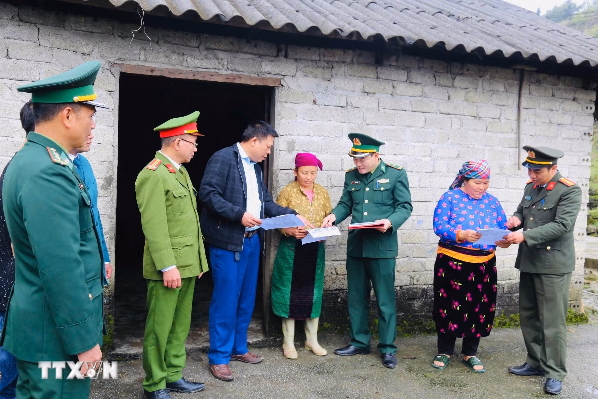 ttxvn-bau-cu-quoc-hoi-va-hdnd-tuyen-quang-khan-truong-trien-khai-cong-tac-chuan-bi-bau-cu-8617442-1.jpg