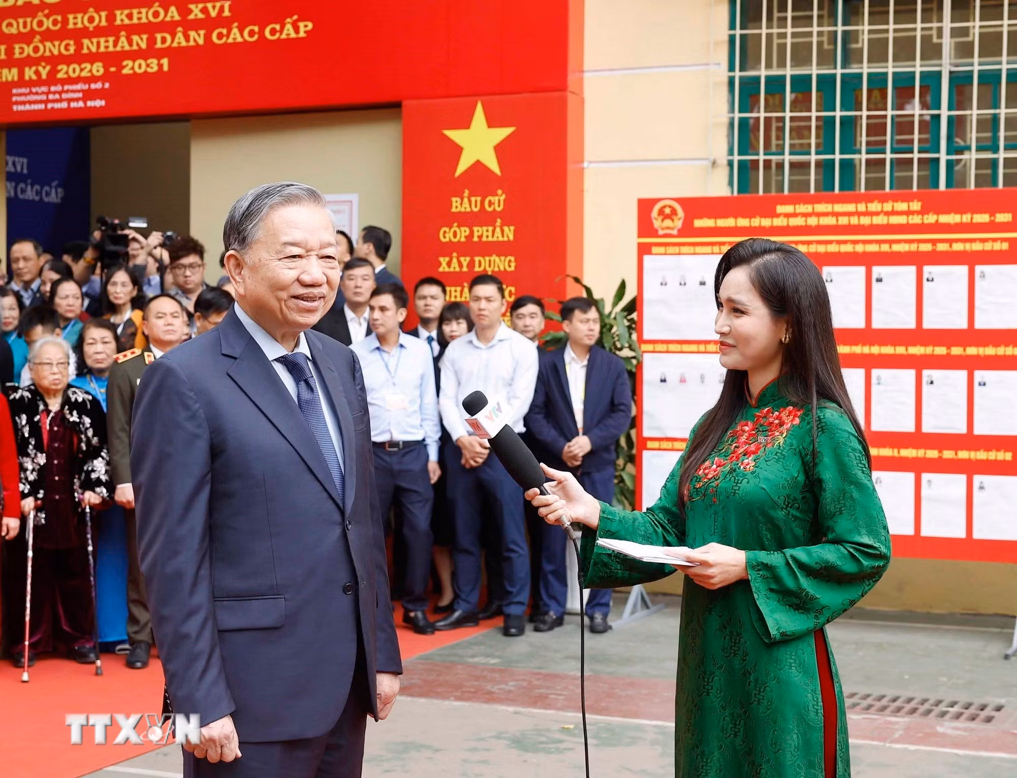 ttxvn-tong-bi-thu-to-lam-bo-phieu-bau-cu-tai-phuong-ba-dinh-ha-noi-8641507.jpg