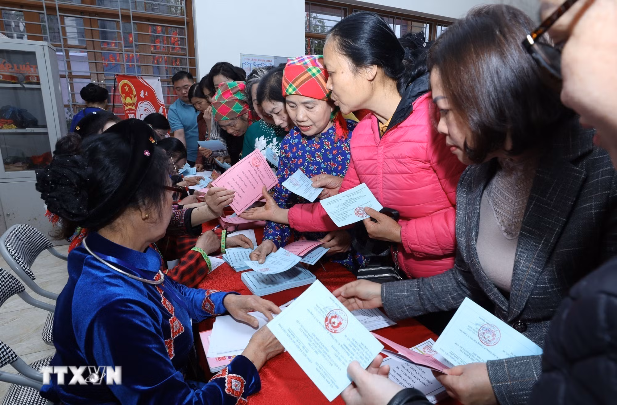 ttxvn-cu-tri-lang-son-han-hoan-di-bau-cu-8641761-2.jpg