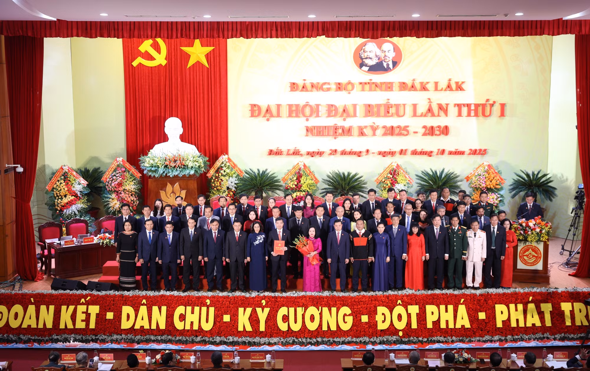 khai-mac-dai-hoi-dai-bieu-dang-bo-tinh-dak-lak-lan-thu-nhat.jpg