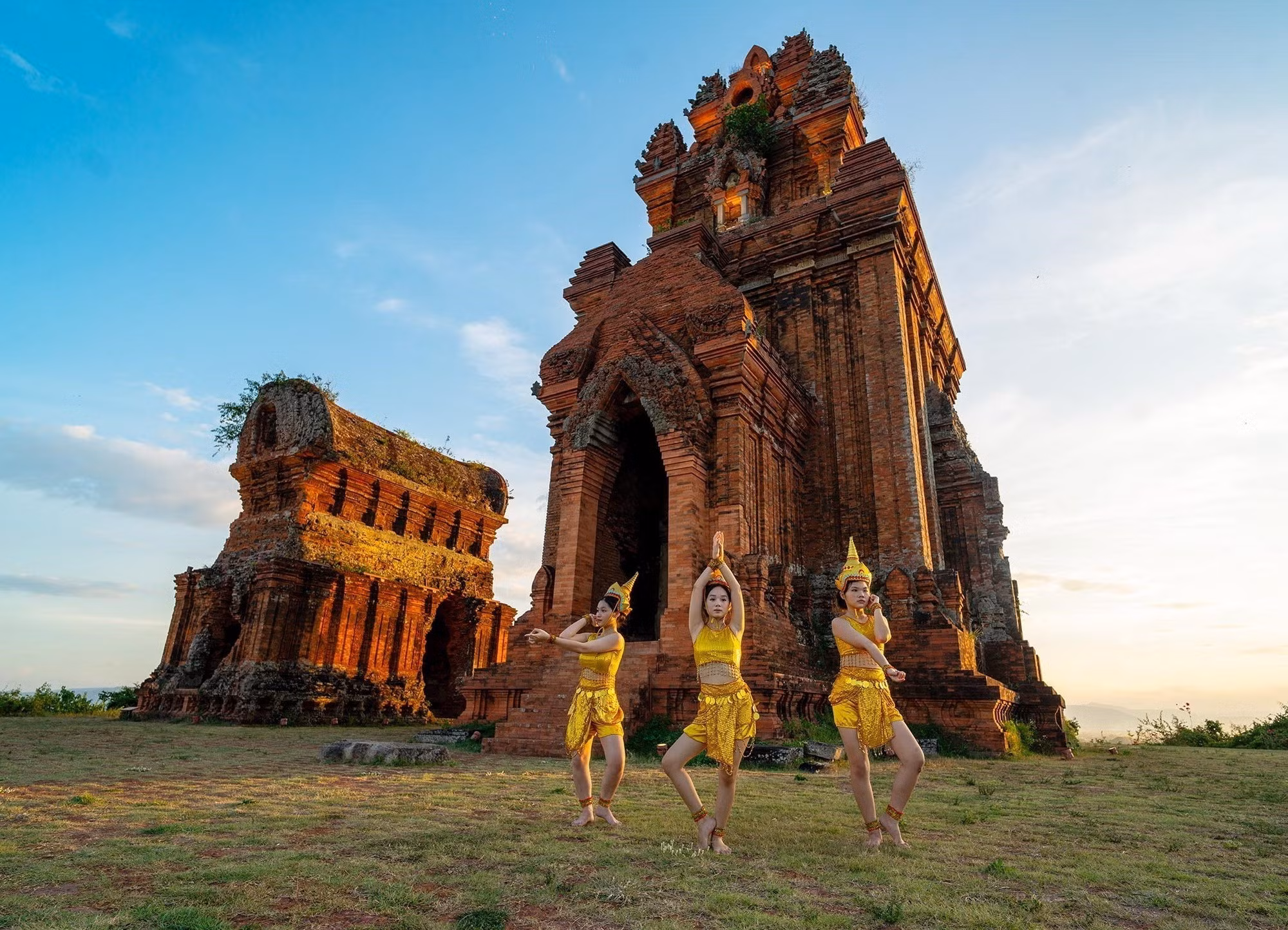 thap-banh-it-quan-the-kien-truc-van-hoa-dac-sac-cua-nguoi-cham-co.jpg