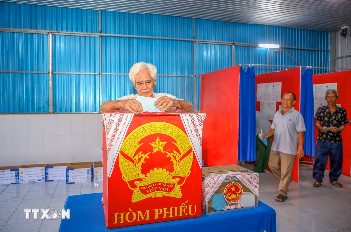 ttxvn-tay-ninh-cu-tri-vung-trung-tam-thanh-dia-cao-dai-phan-khoi-di-bau-cu2.jpg