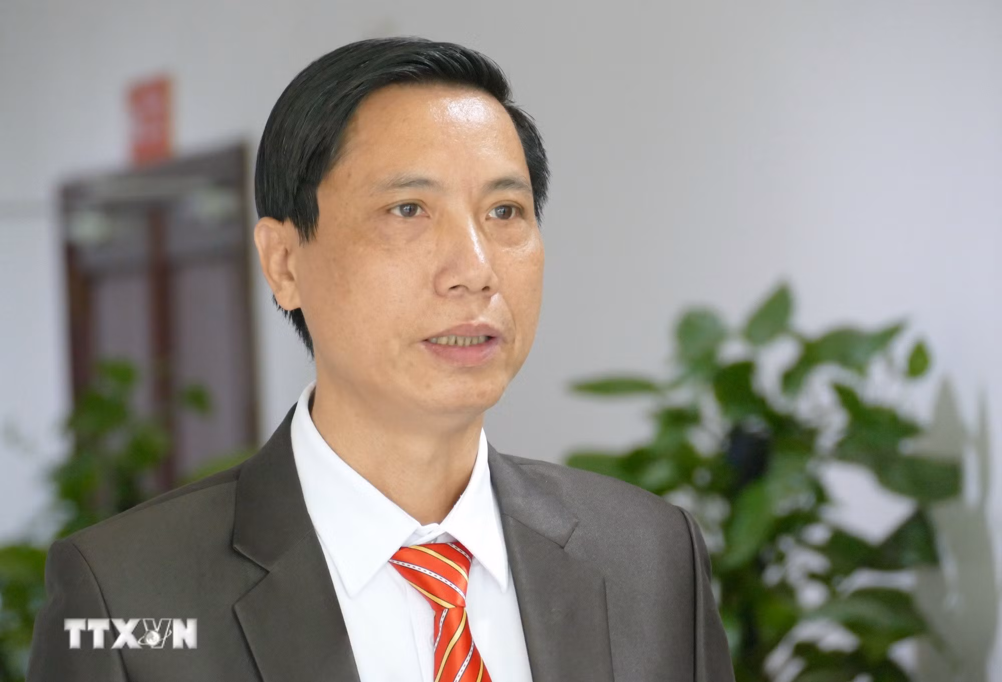 ttxvn-dai-hoi-xiv-tiep-them-dong-luc-cho-kieu-bao-tai-lao-cung-huong-ve-to-quoc.jpg