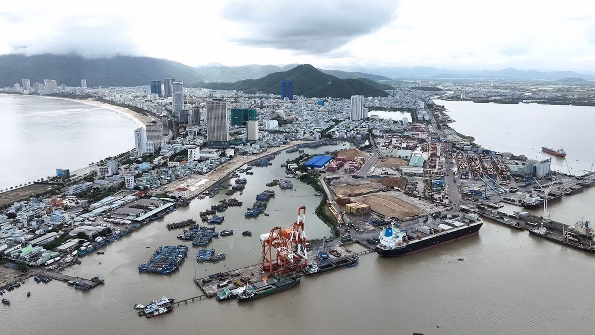 cang-quy-nhon.jpg