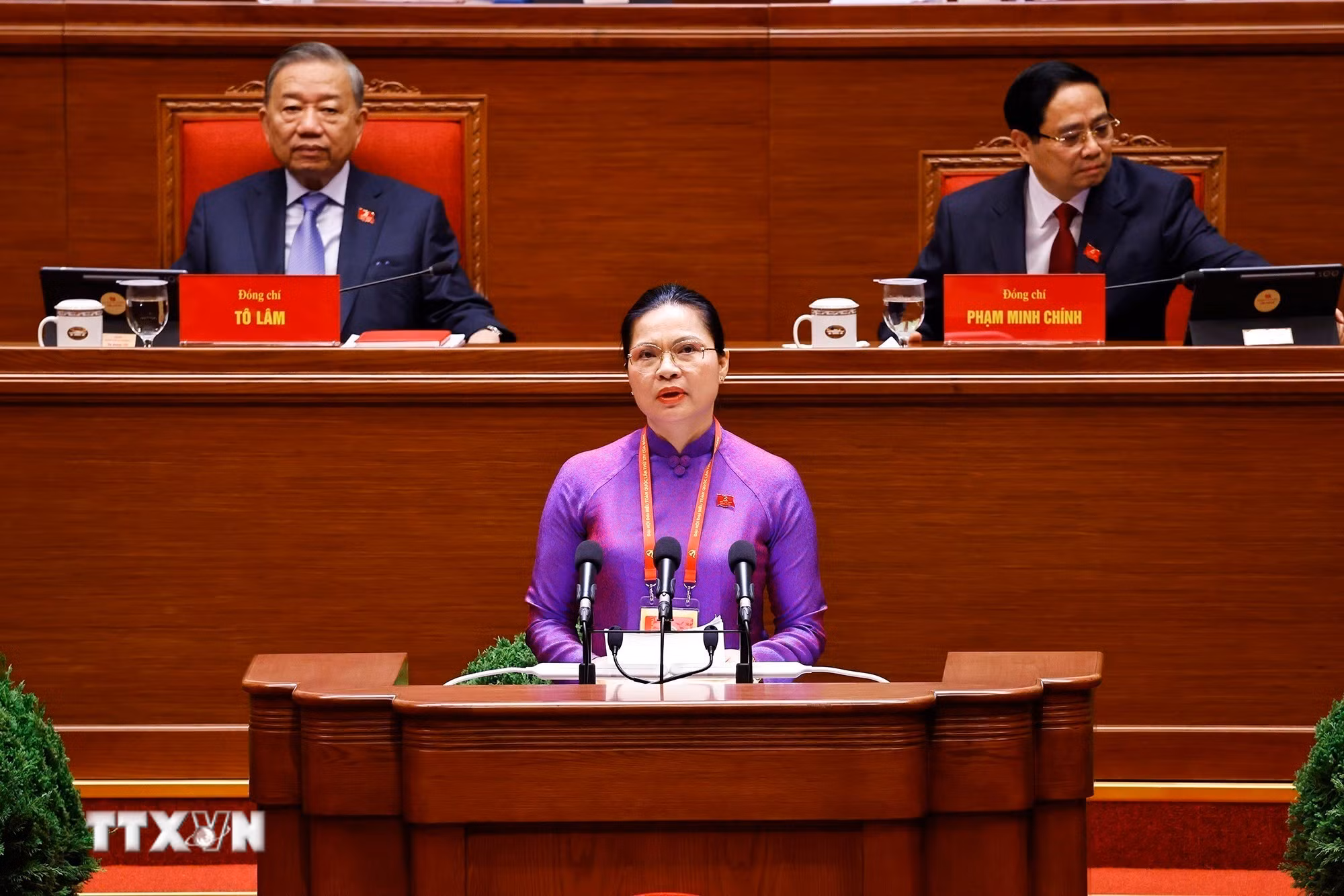 ttxvn-dai-hoi-dang-xiv-phien-thao-luan-tai-hoi-truong-ve-cac-van-kien-dai-hoi2.jpg