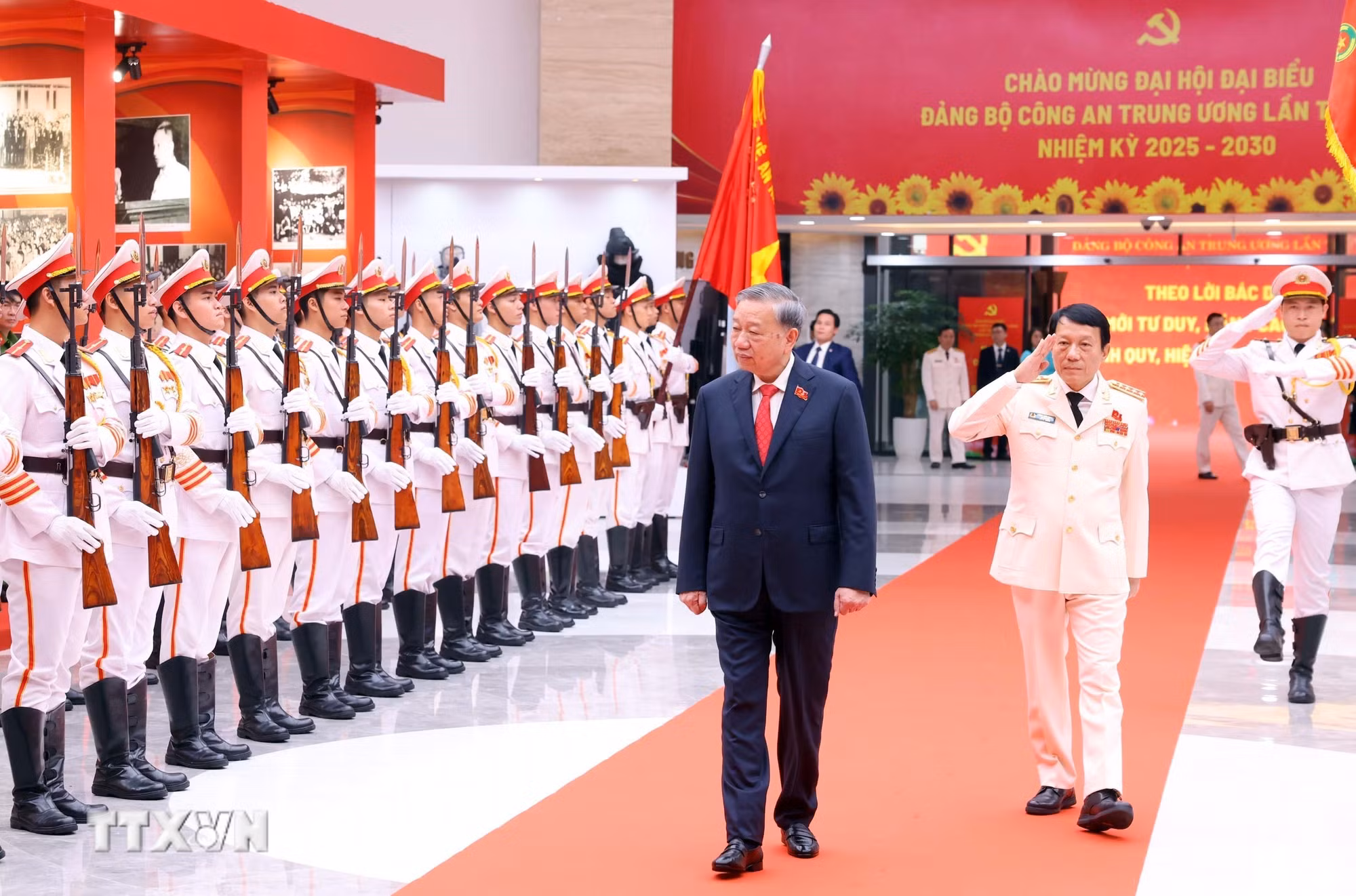 ttxvn-tong-bi-thu-to-lam-du-dai-hoi-dai-bieu-dang-bo-cong-an-trung-uong23.jpg