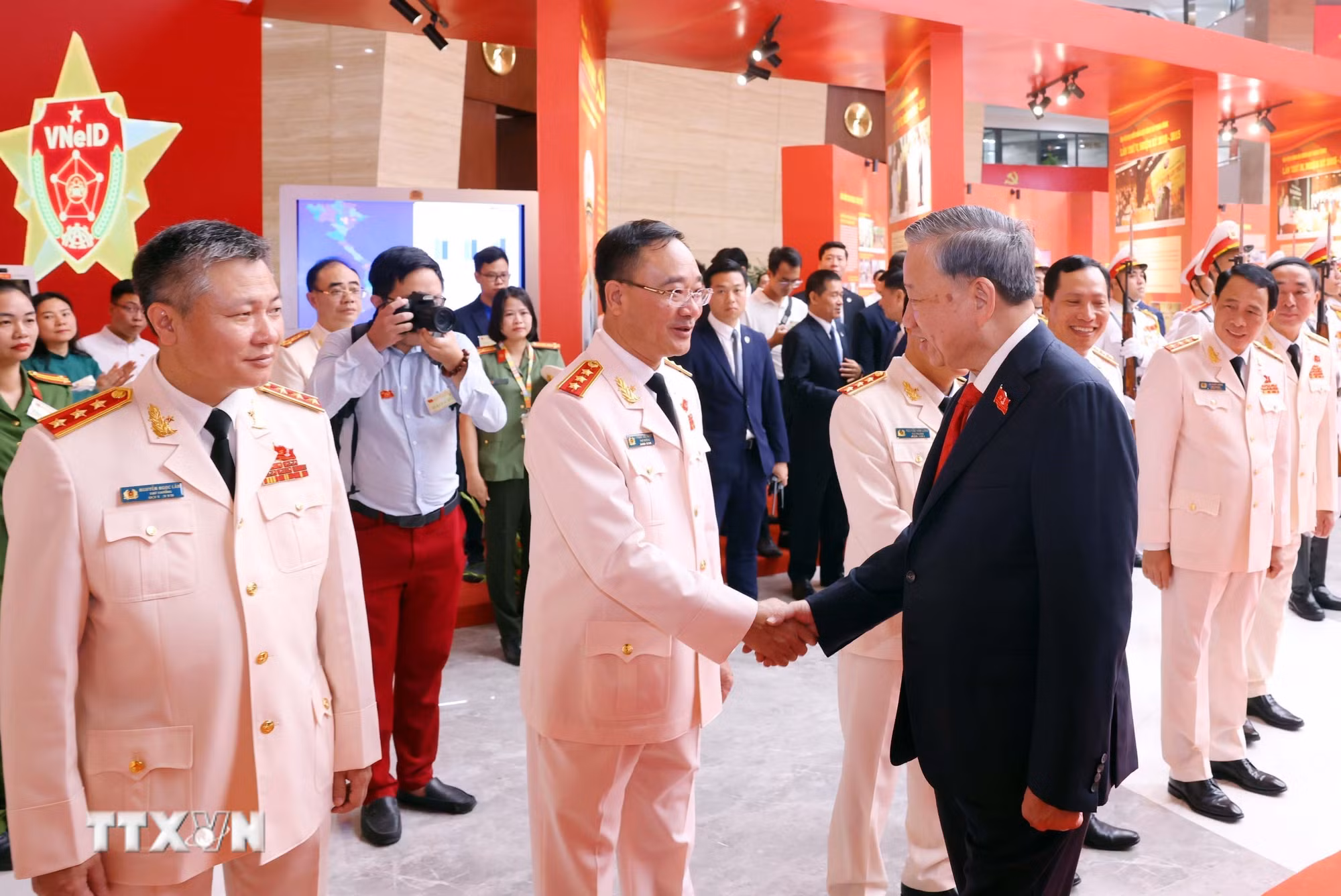 ttxvn-tong-bi-thu-to-lam-du-dai-hoi-dai-bieu-dang-bo-cong-an-trung-uong21.jpg