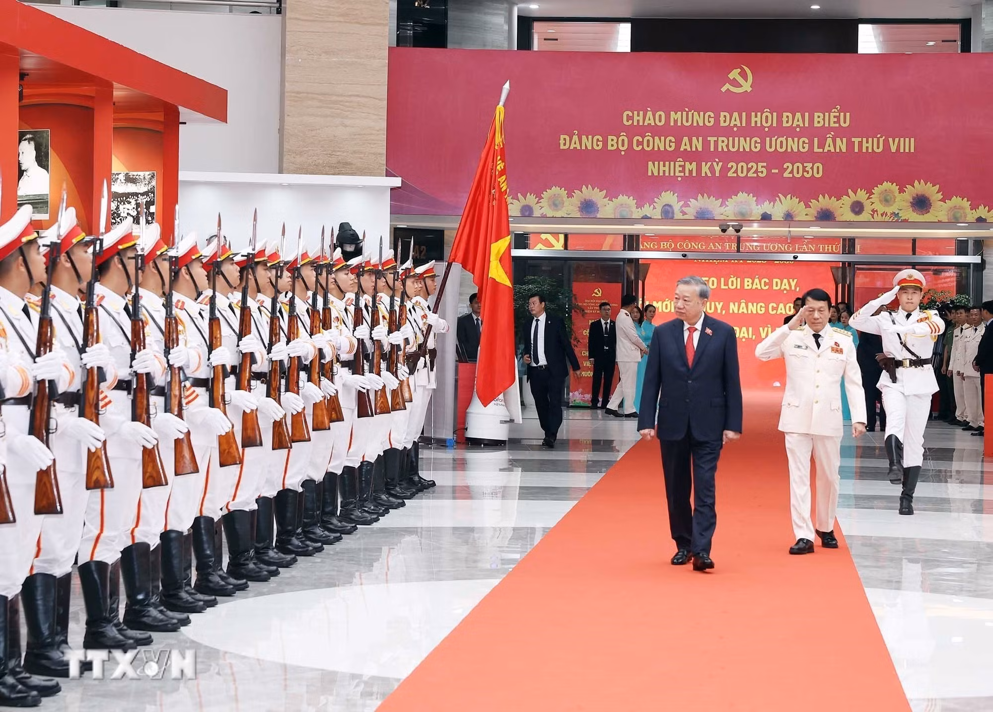 ttxvn-tong-bi-thu-to-lam-du-dai-hoi-dai-bieu-dang-bo-cong-an-trung-uong3.jpg