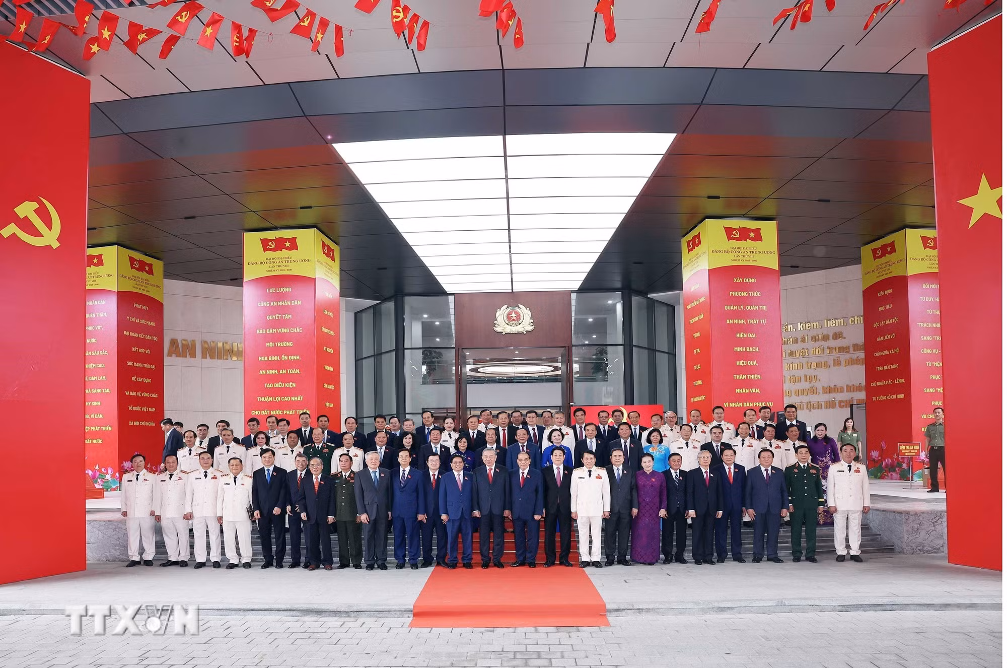 ttxvn-them-anh-tong-bi-thu-to-lam-du-dai-hoi-dai-bieu-dang-bo-cong-an-trung-uong5.jpg