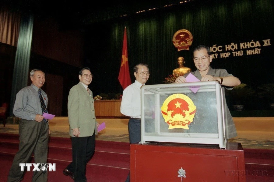 Quốc hội Việt Nam thể hiện vai trò là cơ quan đại biểu cao nhất của nhân dân. (Ảnh: TTXVN)