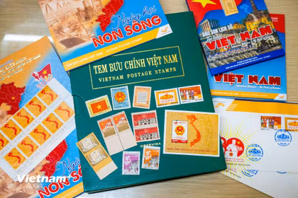 Trên tay những bộ tem quý giá về ngày Bầu cử Quốc hội Việt Nam qua các thời kỳ