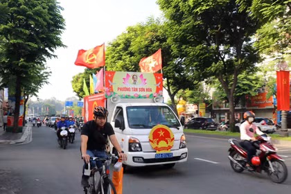 Lực lượng phường Tân Sơn Hòa ra quân tuyên truyền Bầu cử đại biểu Quốc hội khóa XVI và đại biểu Hội đồng Nhân dân các cấp nhiệm kỳ 2026-2031. (Ảnh: Thanh Vũ/TTXVN)
