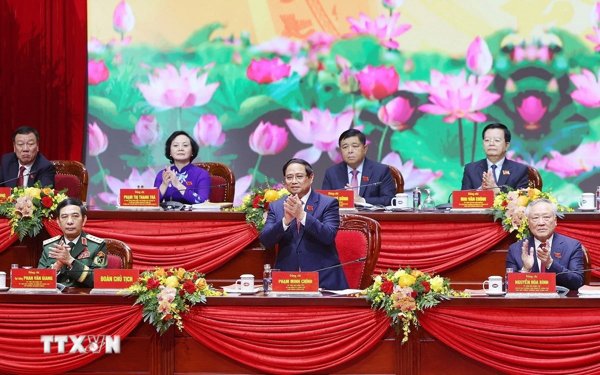 Đoàn Chủ tịch điều hành Đại hội đại biểu Đảng bộ Chính phủ lần thứ I, nhiệm kỳ 2025-2030. (Ảnh: Dương Giang/TTXVN)