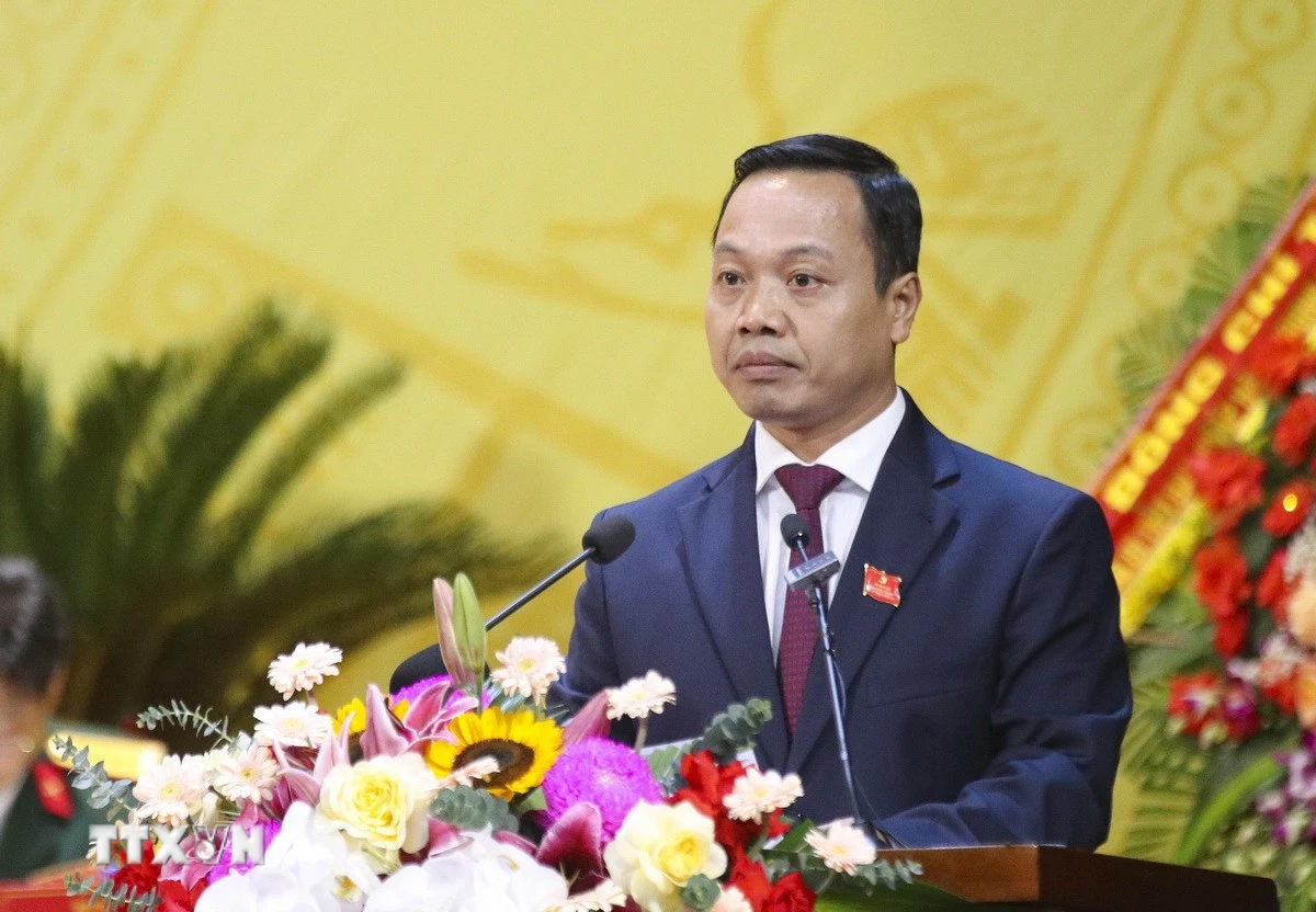 Tân Bí thư Tỉnh ủy Điện Biên Trần Tiến Dũng phát biểu nhận nhiệm vụ. (Ảnh: Xuân Tư/TTXVN)