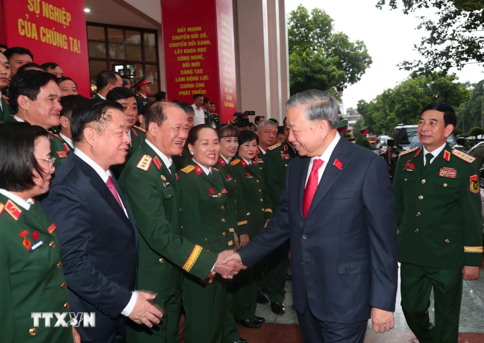 Tổng Bí thư Tô Lâm với các đại biểu dự Đại hội. (Ảnh: Trọng Đức/TTXVN)