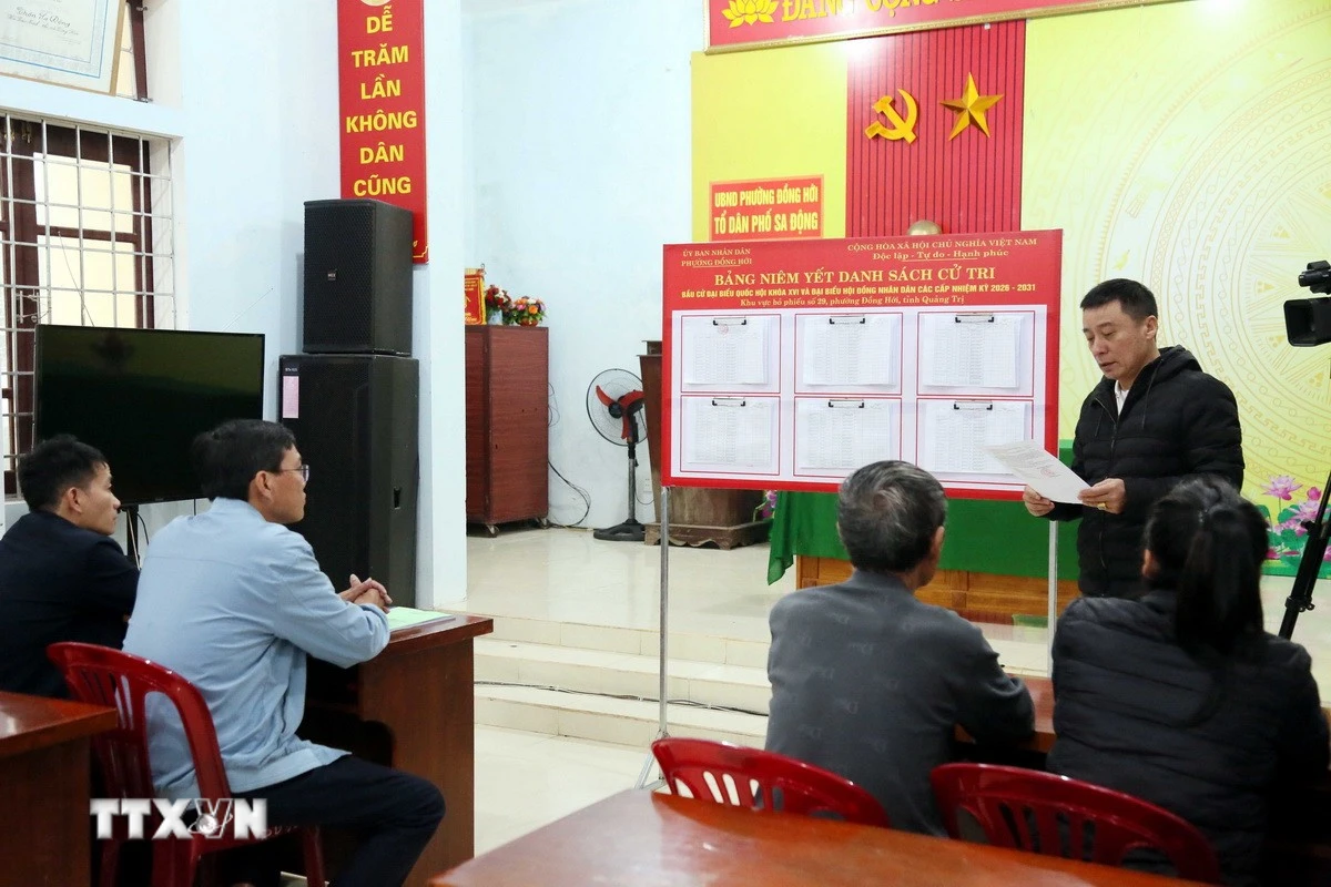 Các bước, trình tự về công tác bầu cử đại biểu Quốc hội khóa XVI và đại biểu HĐND các cấp nhiệm kỳ 2026-2031 được quán triệt tại các Tổ dân phố phường Đồng Hới (Quảng Trị). (Ảnh: Tá Chuyên/TTXVN)
