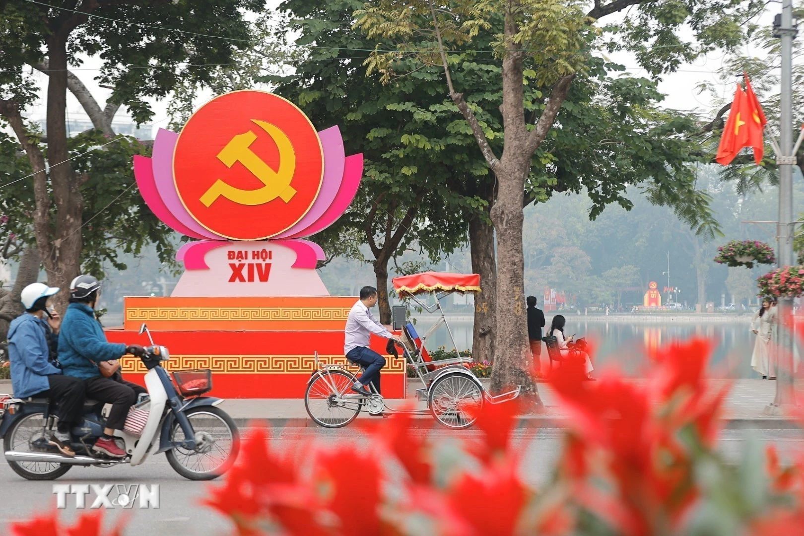 Với nhiều đảng viên trẻ, Đại hội XIV không chỉ là sự kiện chính trị lớn mà còn là dấu mốc gợi lên niềm tự hào, ý thức sâu sắc về trách nhiệm của thế hệ kế cận. (Ảnh: Minh Quyết/TTXVN)