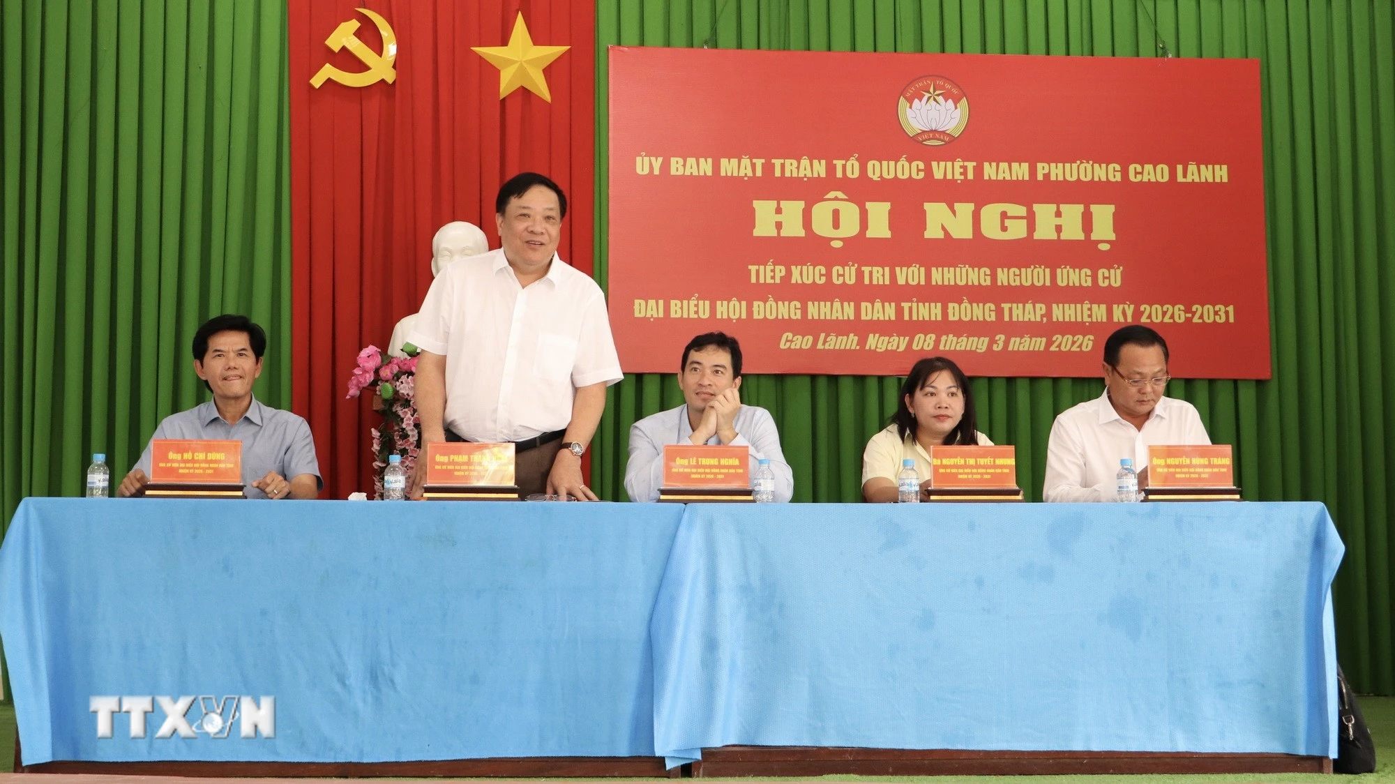 Ông Phạm Thành Ngại - Chủ tịch Ủy ban Nhân dân tỉnh Đồng Tháp phát biểu trong buổi tiếp xúc cử tri. (Ảnh: Hồng Nhung/TTXVN)