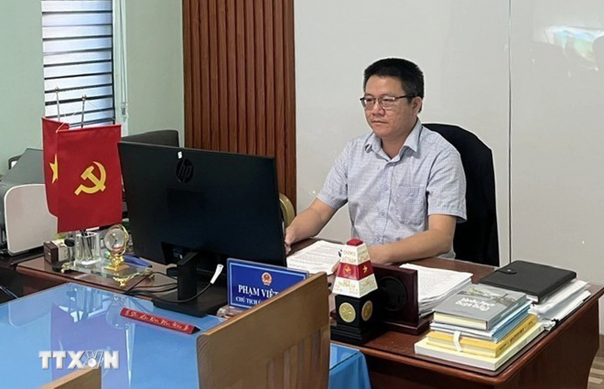 Ông Phạm Việt Hậu, Phó Bí thư Đảng ủy, Chủ tịch UBND xã Sơn Cẩm Hà. (Ảnh: Trần Tĩnh/TTXVN)