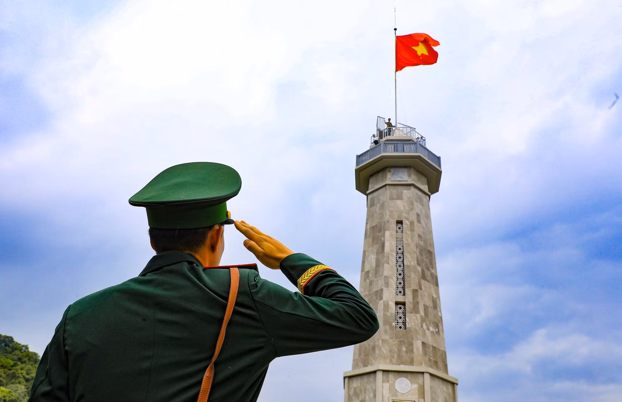 le-thuong-co-va-gan-bien-cot-co-a-pa-chai-8017408.jpg