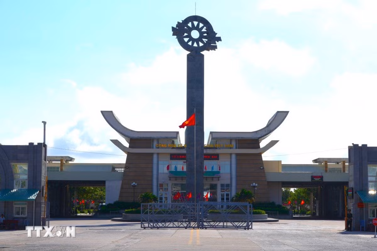 ttxvn-tay-ninh-cua-khau-moc-bai-15.jpg