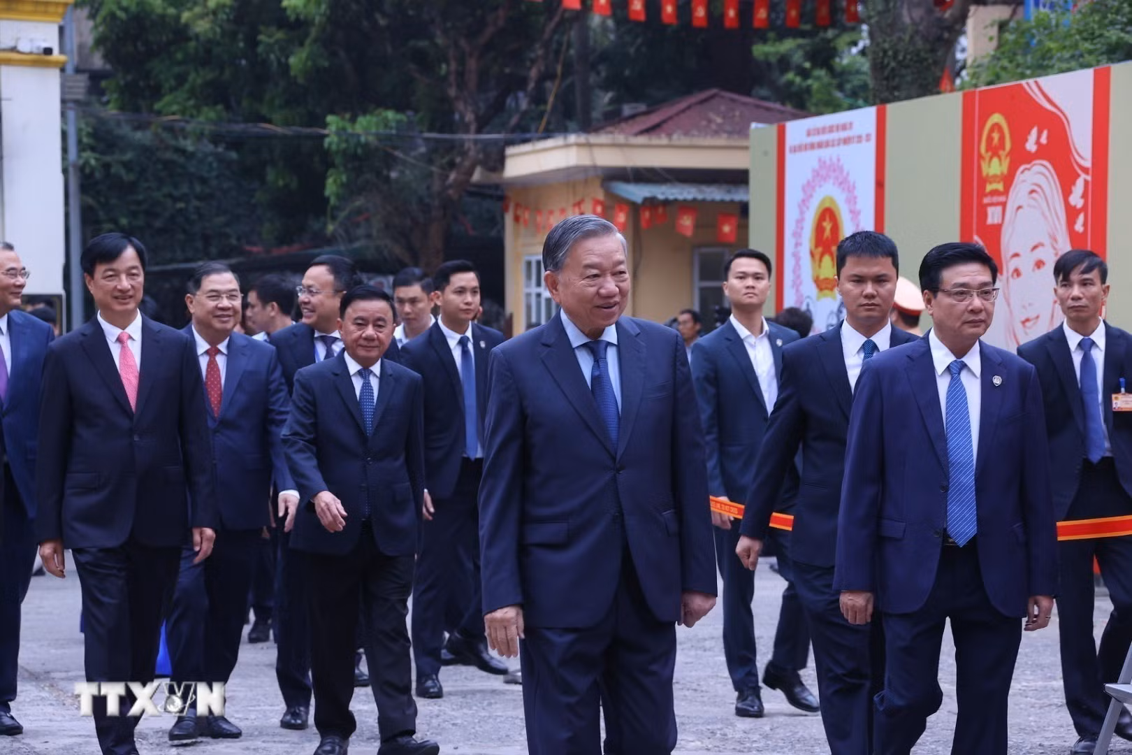 ttxvn-tong-bi-thu-to-lam-bo-phieu-bau-cu-tai-phuong-ba-dinh-ha-noi-15-1.jpg