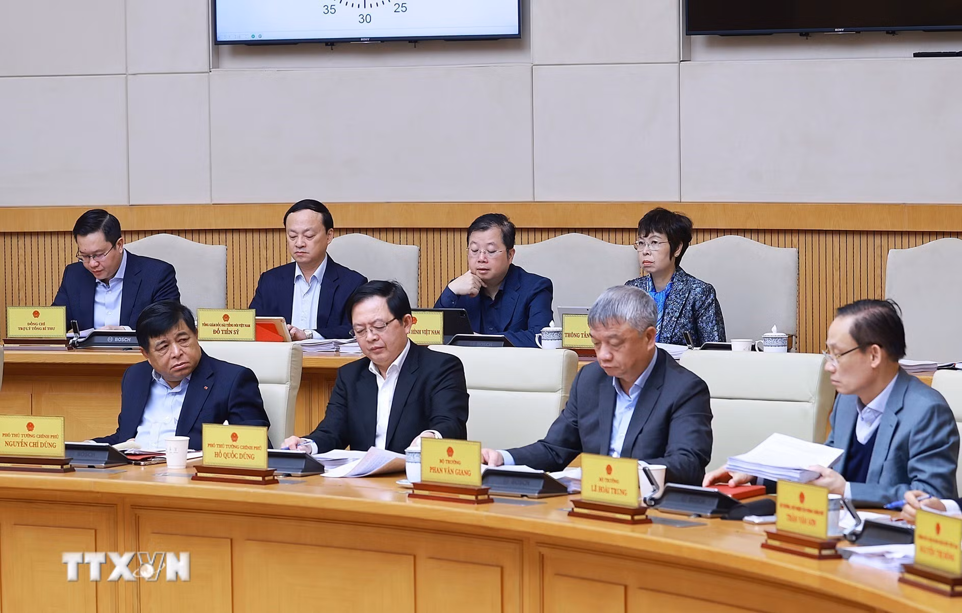 ttxvn-thu-tuong-chu-tri-phien-hop-chinh-phu-thuong-ky-thang-112025-06-5.jpg