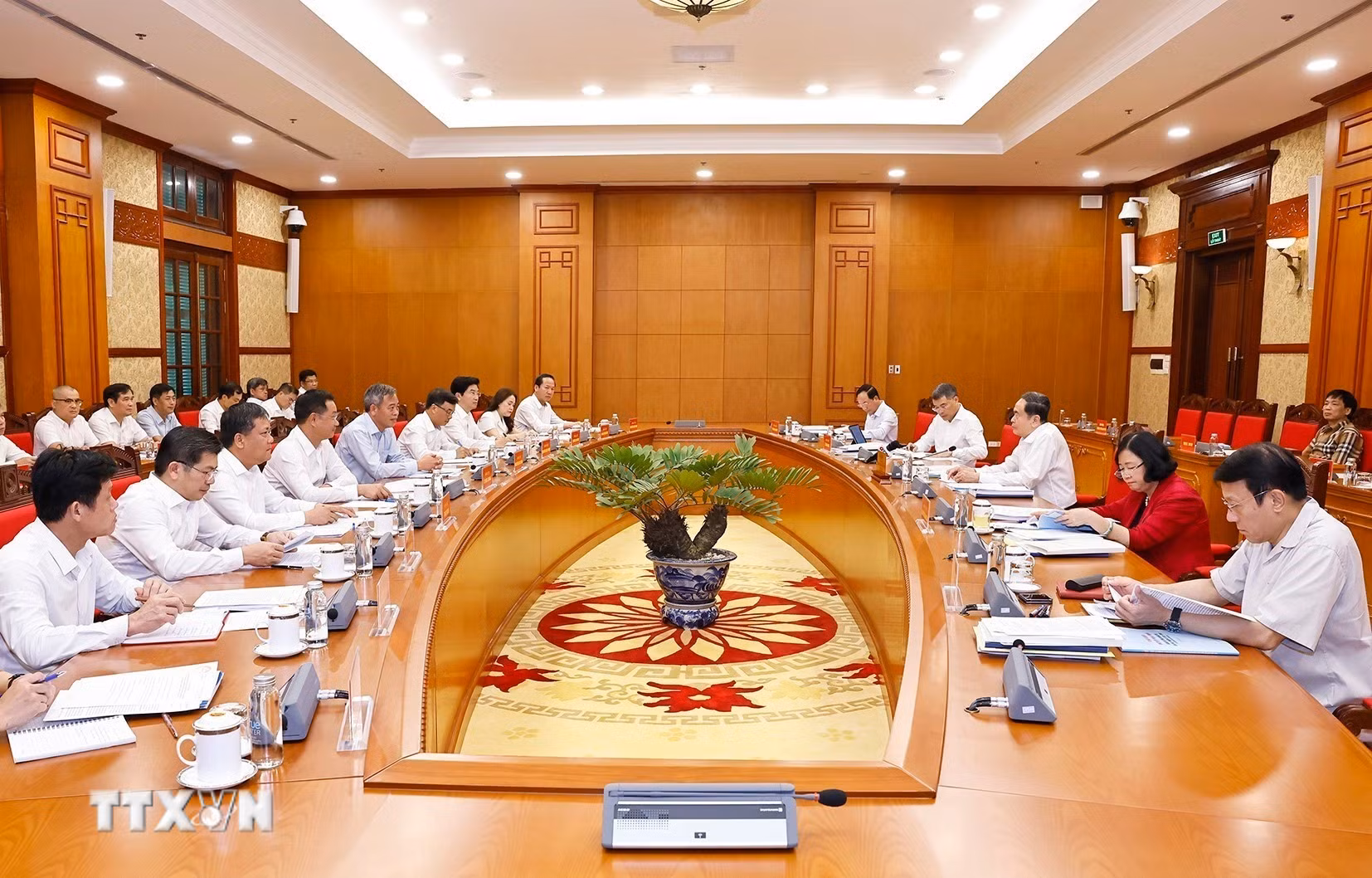 ttxvn-chu-tich-quoc-hoi-tran-thanh-man-chu-tri-lam-viec-voi-ban-thuong-vu-tinh-uy-quang-tri-0809-3.jpg