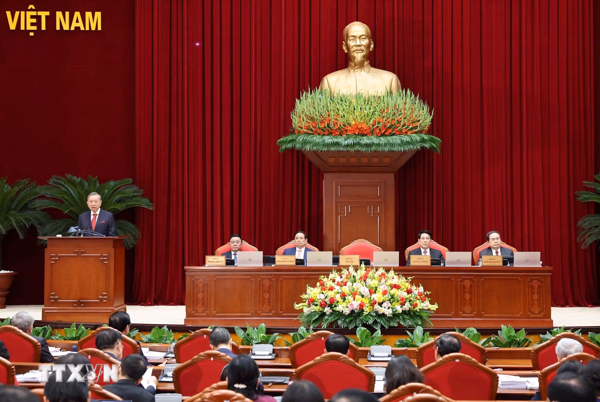 ttxvn-khai-mac-hoi-nghi-lan-thu-muoi-ba-ban-chap-hanh-trung-uong-dang-khoa-xiii-06-6.jpg