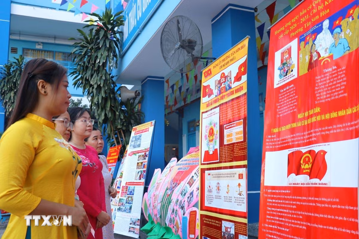 ttxvn-thong-tin-bau-cu-den-gan-cu-tri-1203.jpg