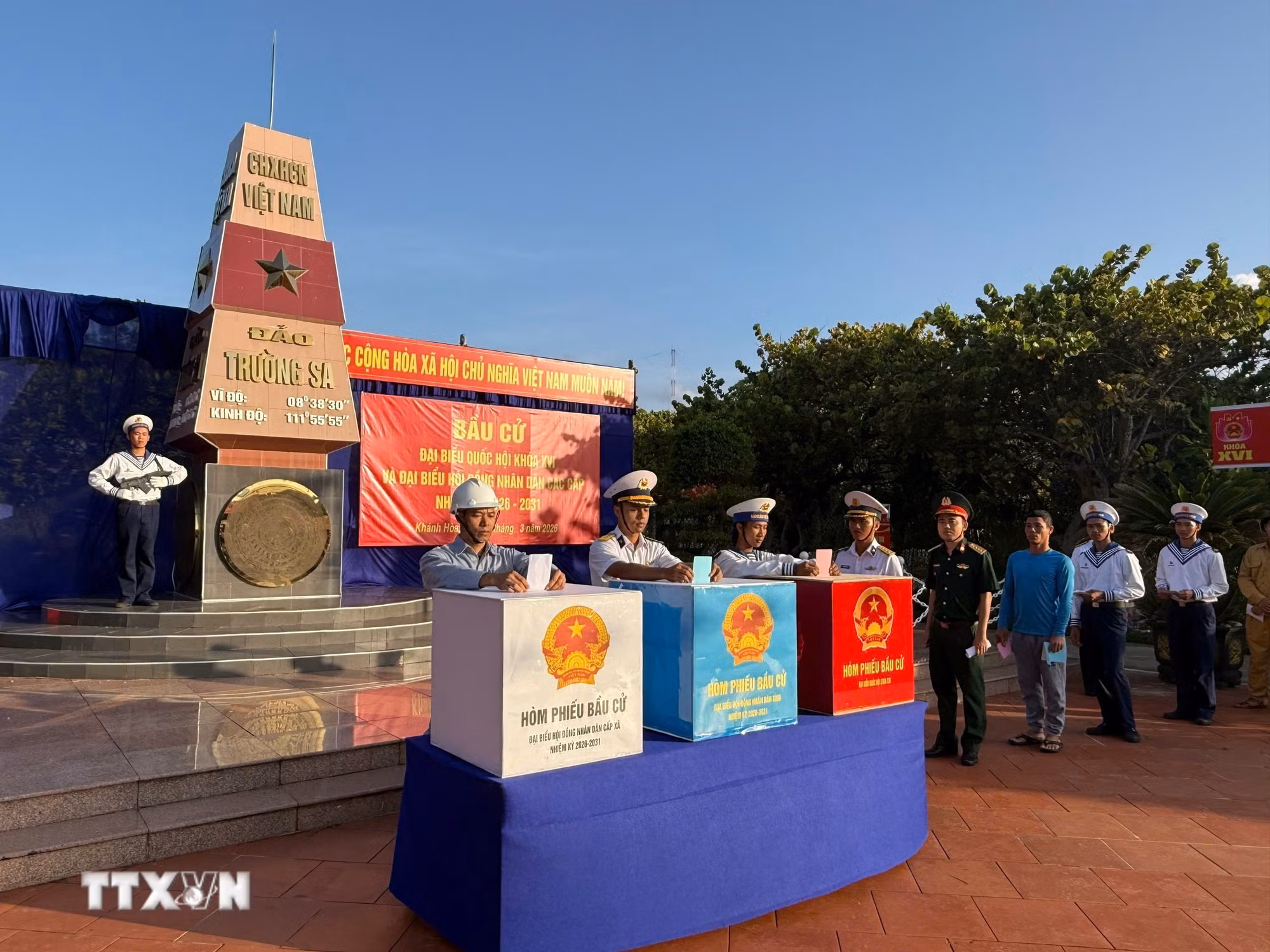 ttxvn-bau-cu-tai-dac-khu-truong-sa-khanh-hoa-1503.jpg