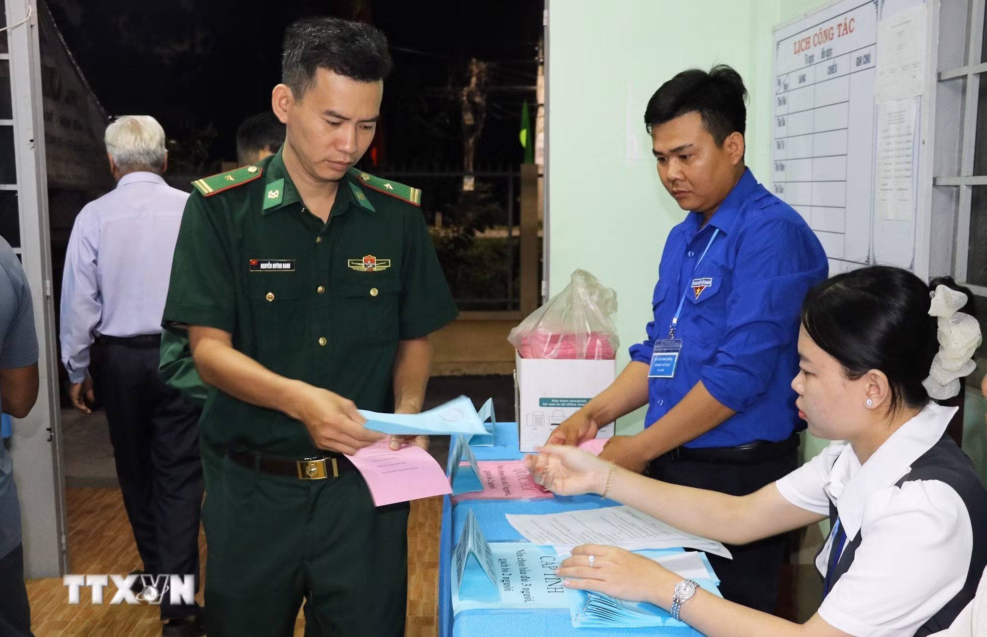 ttxvn-bau-cu-som-tai-xa-cu-lao-tan-phu-dong-tinh-dong-thap-5.jpg