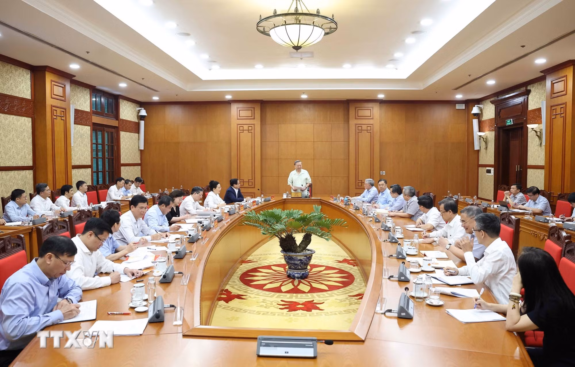 ttxvn-tong-bi-thu-lam-viec-voi-ban-thuong-vu-dang-uy-chinh-phu-ve-danh-gia-viec-trien-khai-nghi-quyet-cua-trung-uong-va-bo-chinh-tri-4.jpg